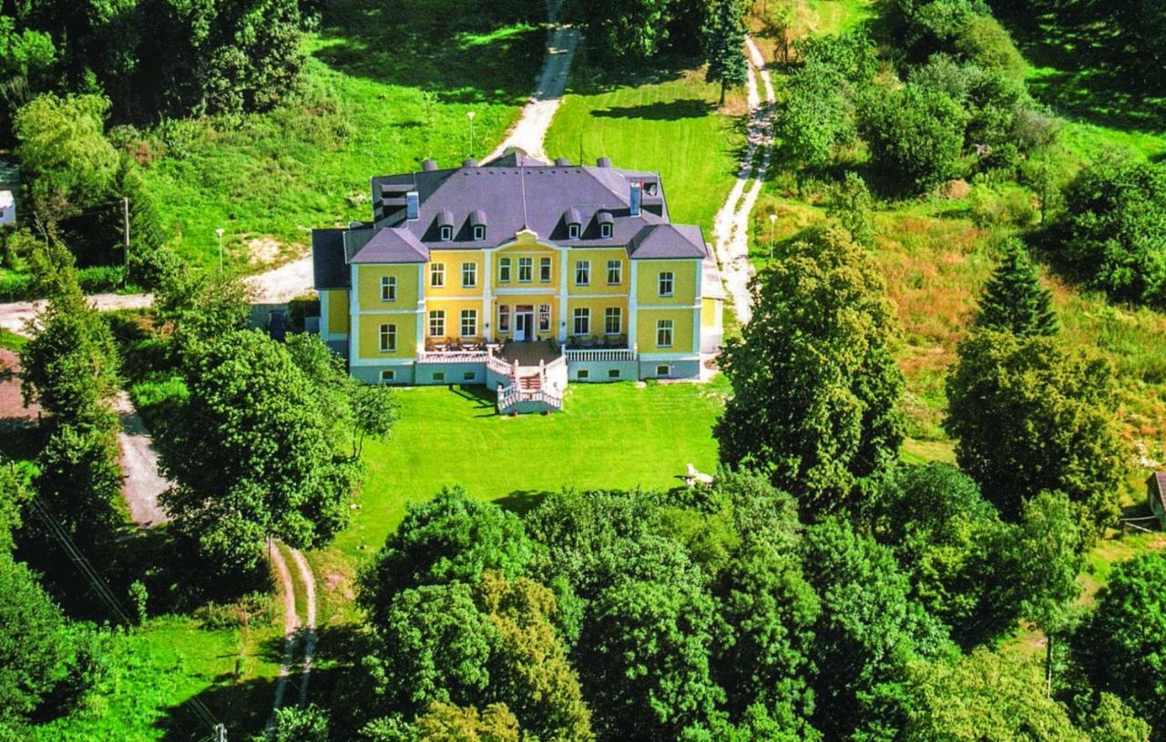 Schloss Schmuggerow Екстер'єр фото