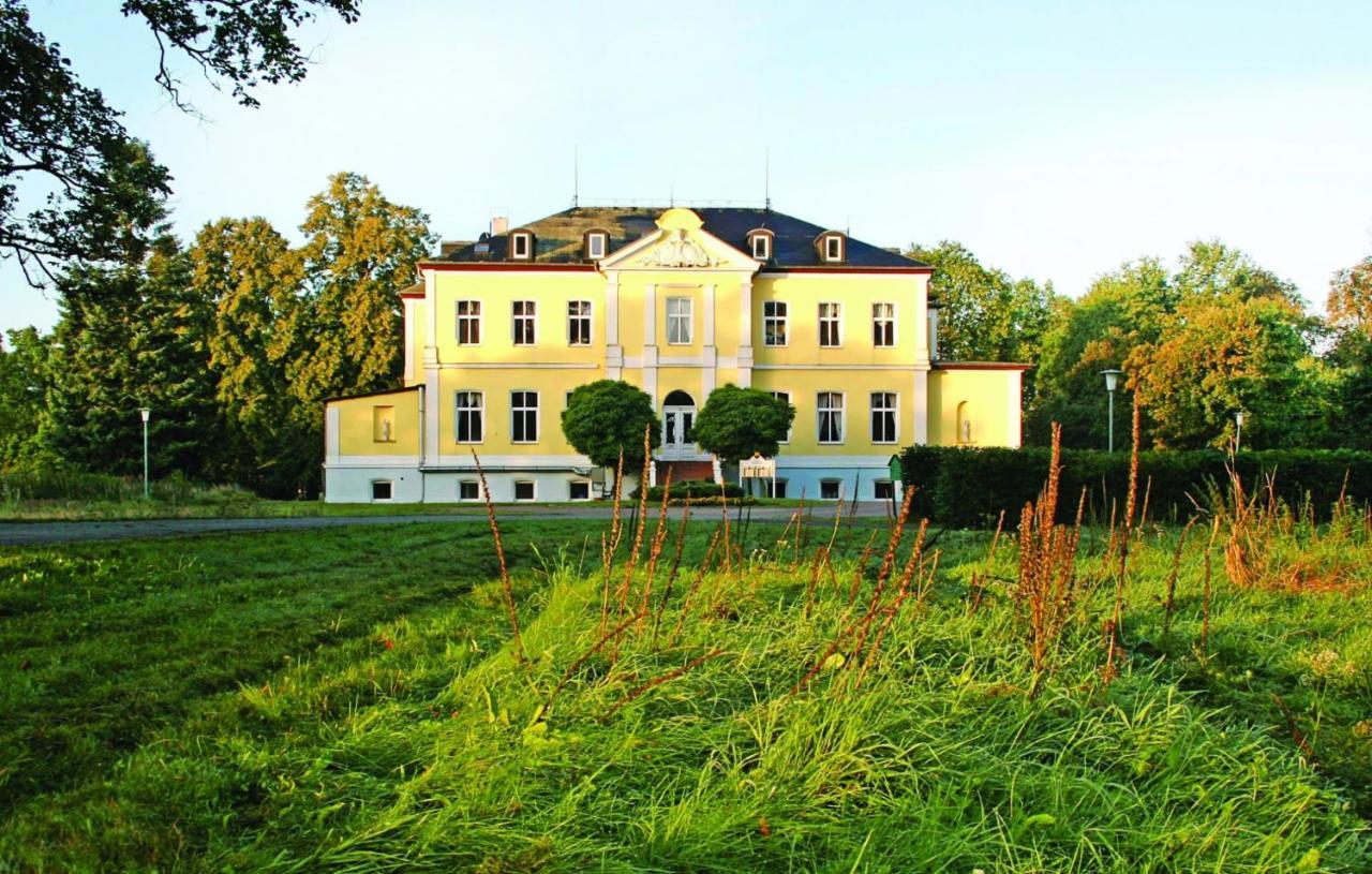 Schloss Schmuggerow Екстер'єр фото