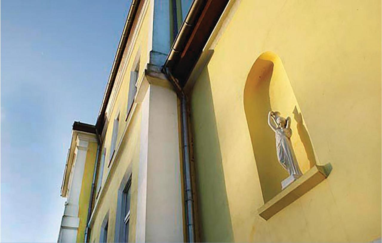 Schloss Schmuggerow Екстер'єр фото